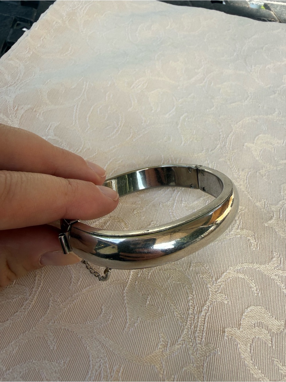 Vintage Silver Tone Women’s Hinged Bangle Bracelet